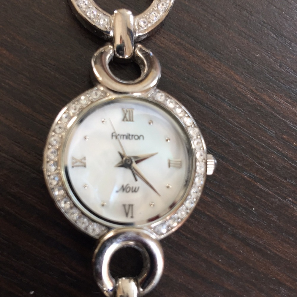Armitron Now crystal